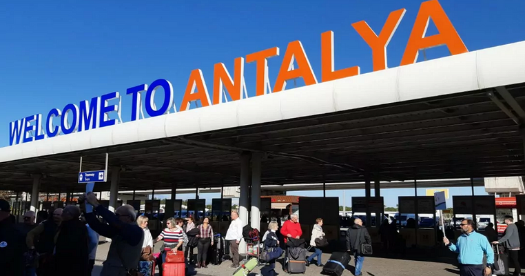 Турпоток в Анталию превысил 12 млн человек