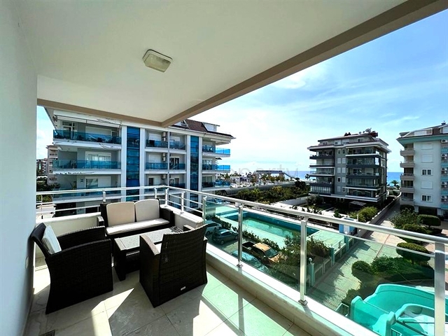 Квартира 2 + 1 в 50 м до моря в районі Кестель 