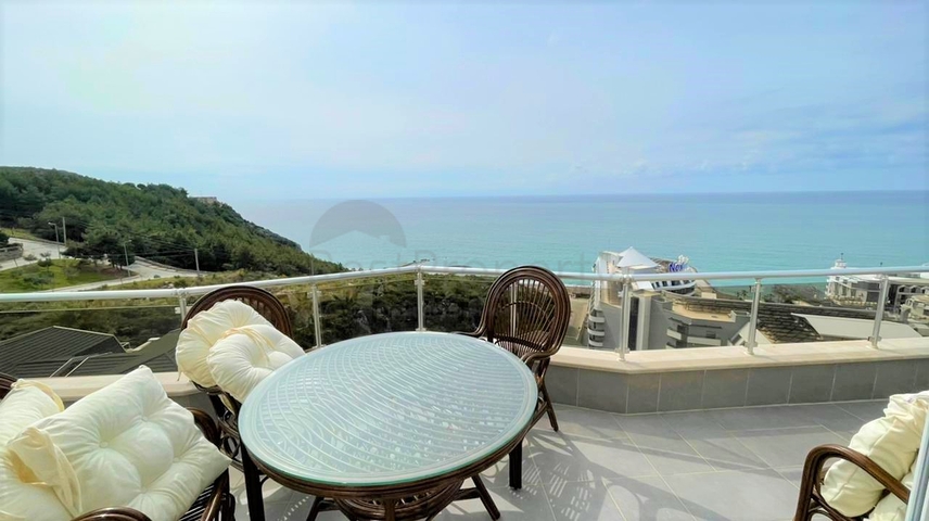 Пентхаус 4 + 1 з видом на море в районі Конакли