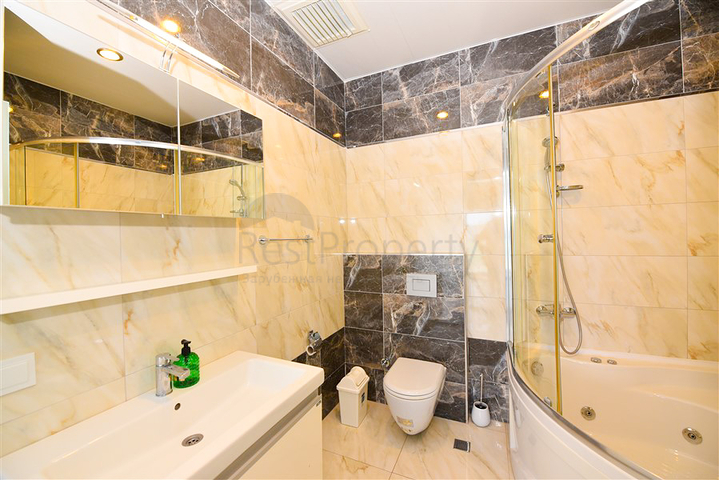 Простора квартира 4 + 1 в районі Авсаллар