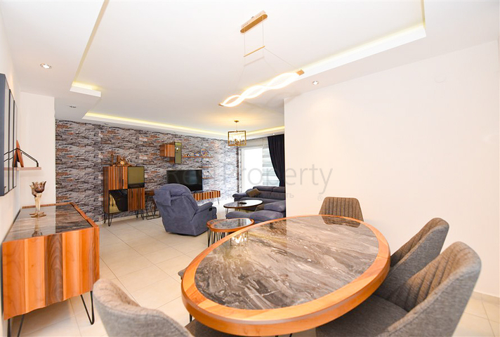 Простора квартира 4 + 1 в районі Авсаллар