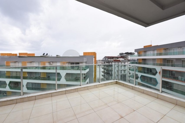 Простора квартира 4 + 1 в районі Авсаллар