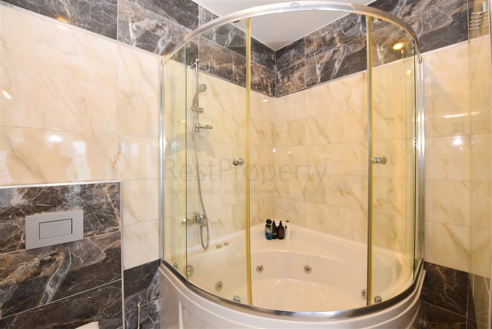 Простора квартира 4 + 1 в районі Авсаллар