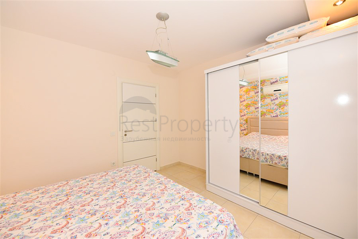 Простора квартира 4 + 1 в районі Авсаллар