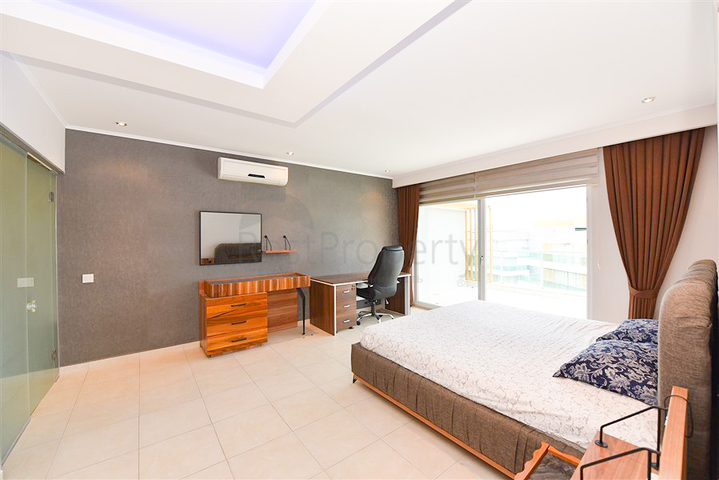 Простора квартира 4 + 1 в районі Авсаллар