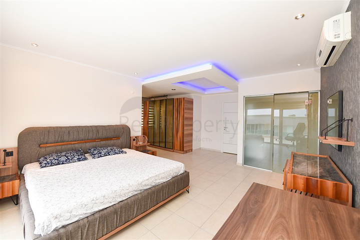 Простора квартира 4 + 1 в районі Авсаллар