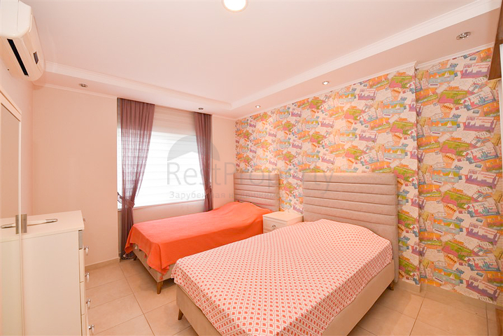 Простора квартира 4 + 1 в районі Авсаллар