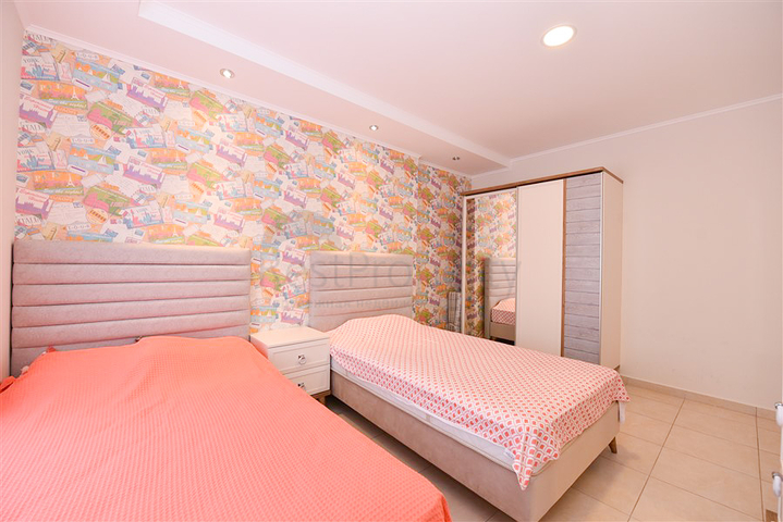 Простора квартира 4 + 1 в районі Авсаллар