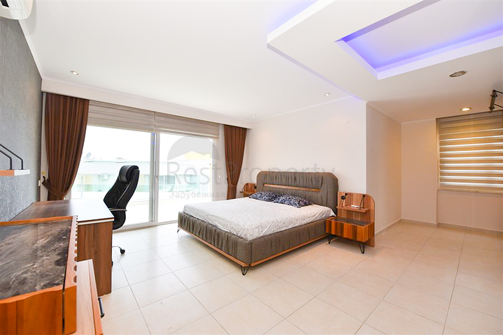 Простора квартира 4 + 1 в районі Авсаллар