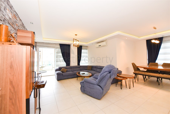 Простора квартира 4 + 1 в районі Авсаллар