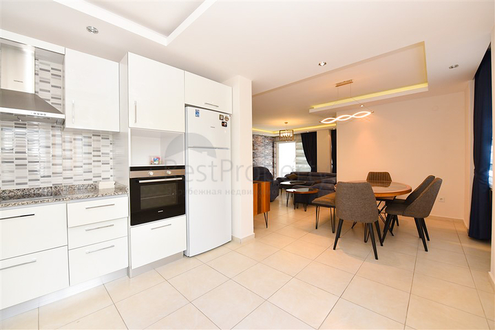 Простора квартира 4 + 1 в районі Авсаллар