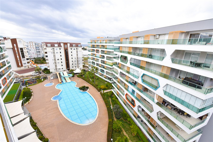 Простора квартира 4 + 1 в районі Авсаллар