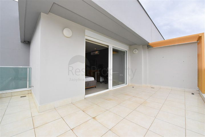 Простора квартира 4 + 1 в районі Авсаллар