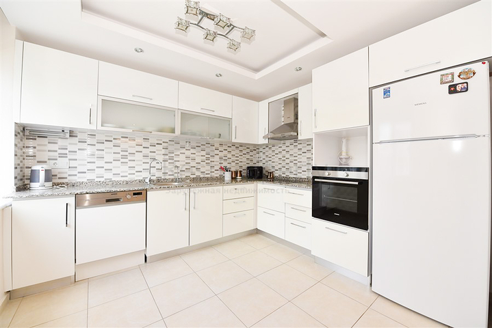 Простора квартира 4 + 1 в районі Авсаллар