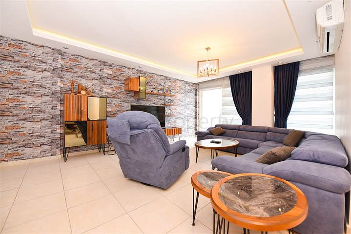 Простора квартира 4 + 1 в районі Авсаллар