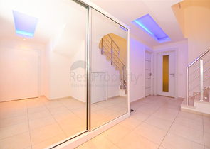 Простора квартира 4 + 1 в районі Авсаллар