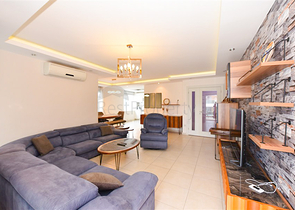 Простора квартира 4 + 1 в районі Авсаллар