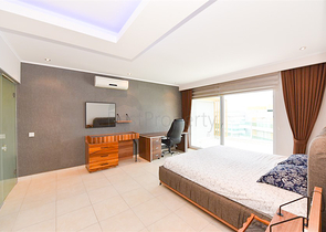 Простора квартира 4 + 1 в районі Авсаллар