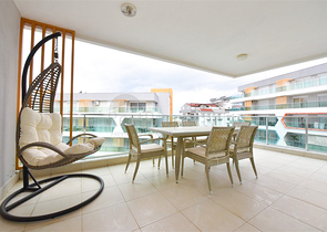 Простора квартира 4 + 1 в районі Авсаллар