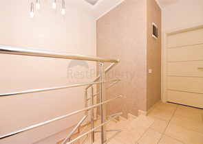 Простора квартира 4 + 1 в районі Авсаллар