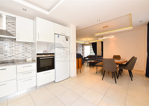 Простора квартира 4 + 1 в районі Авсаллар