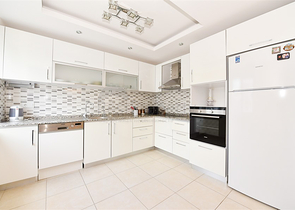 Простора квартира 4 + 1 в районі Авсаллар