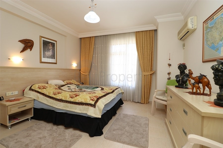 Квартира планування 3+2 в центральному районі Аланії