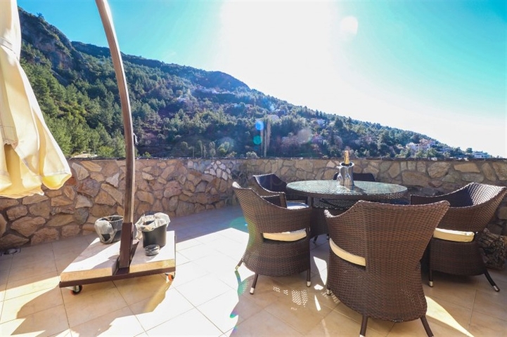 Пентхаус 3+1 з приголомшливим видом на море в мальовничому районі Бекташ