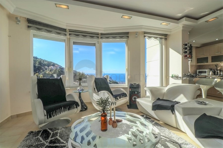 Пентхаус 3+1 з приголомшливим видом на море в мальовничому районі Бекташ