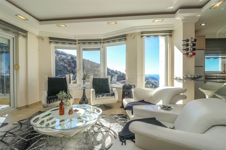 Пентхаус 3+1 з приголомшливим видом на море в мальовничому районі Бекташ