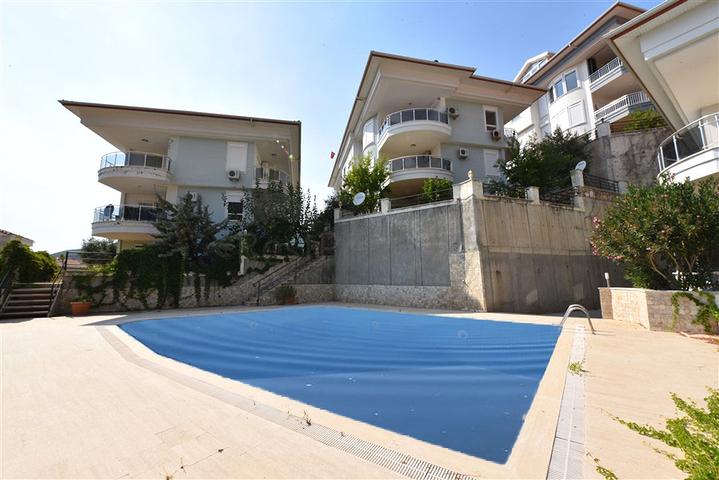 Пентхаус 3+1 з приголомшливим видом на море в мальовничому районі Бекташ