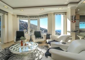 Пентхаус 3+1 з приголомшливим видом на море в мальовничому районі Бекташ