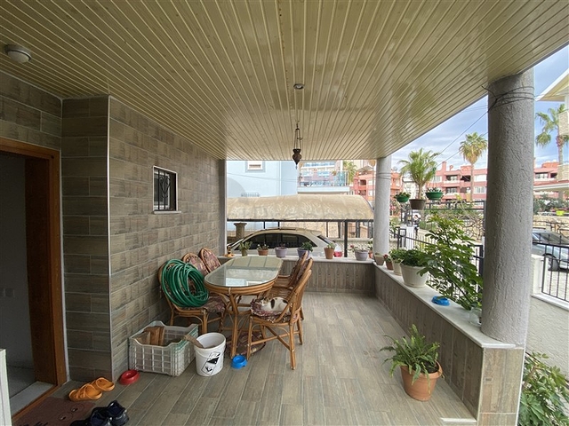 Простора вілла 3 + 1 в 250м від моря в районі Конакли