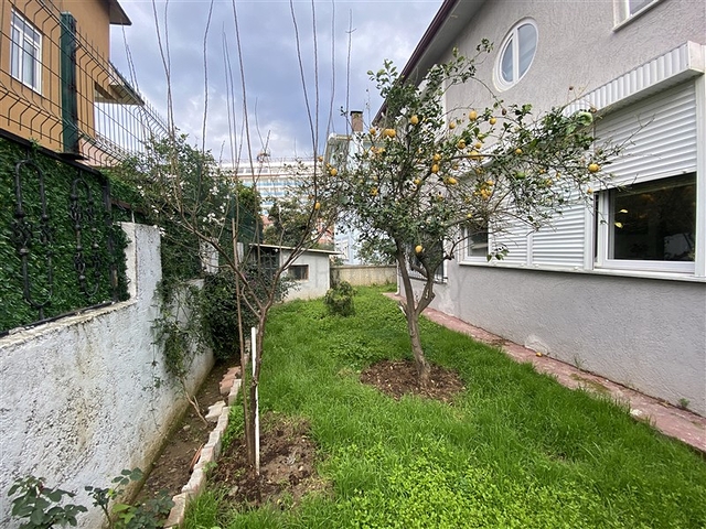 Простора вілла 3 + 1 в 250м від моря в районі Конакли