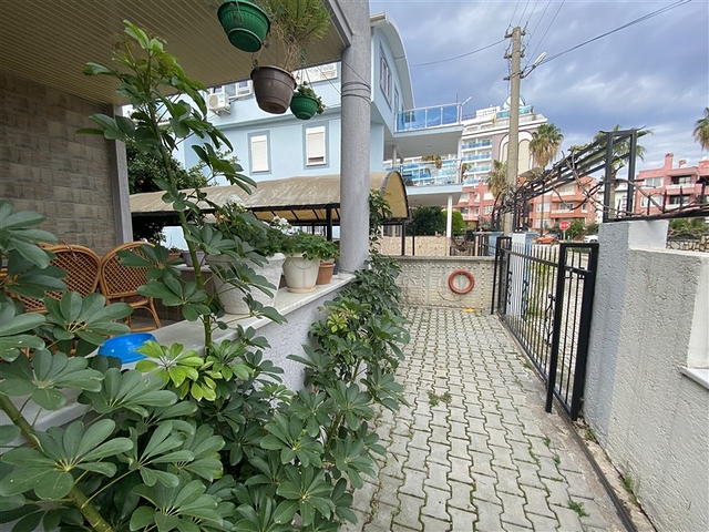 Простора вілла 3 + 1 в 250м від моря в районі Конакли