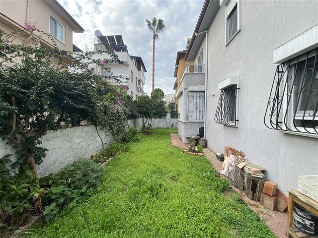 Простора вілла 3 + 1 в 250м від моря в районі Конакли