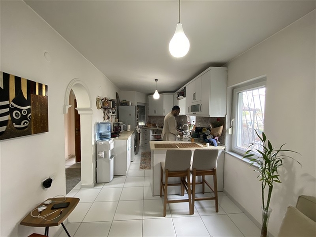 Простора вілла 3 + 1 в 250м від моря в районі Конакли