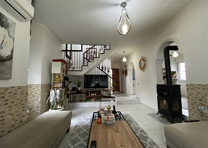 Простора вілла 3 + 1 в 250м від моря в районі Конакли