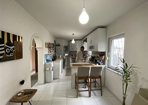 Простора вілла 3 + 1 в 250м від моря в районі Конакли