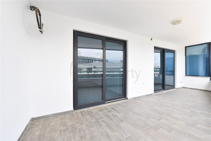 Розкішний пентхаус з видом на Середземне море в районі Каргиджак