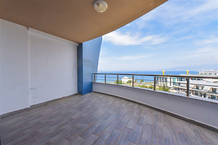 Розкішний пентхаус з видом на Середземне море в районі Каргиджак