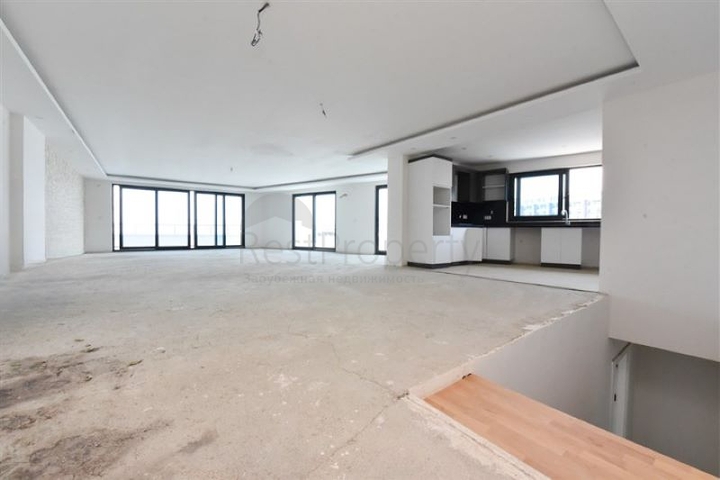 Розкішний пентхаус з видом на Середземне море в районі Каргиджак