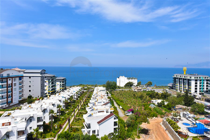 Розкішний пентхаус з видом на Середземне море в районі Каргиджак