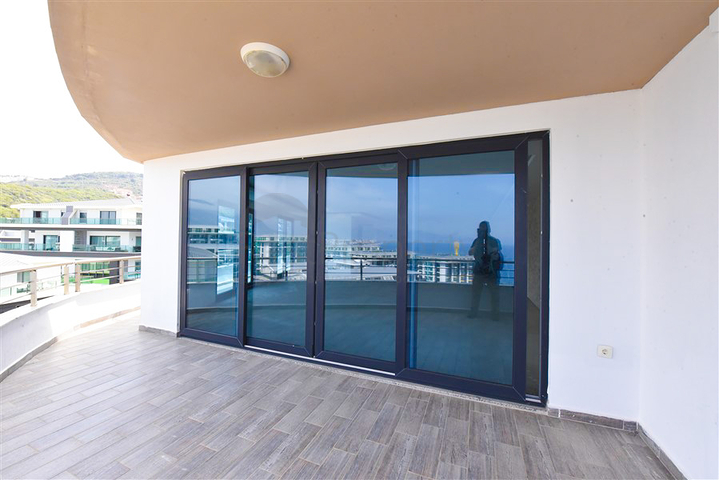 Розкішний пентхаус з видом на Середземне море в районі Каргиджак