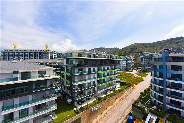 Розкішний пентхаус з видом на Середземне море в районі Каргиджак