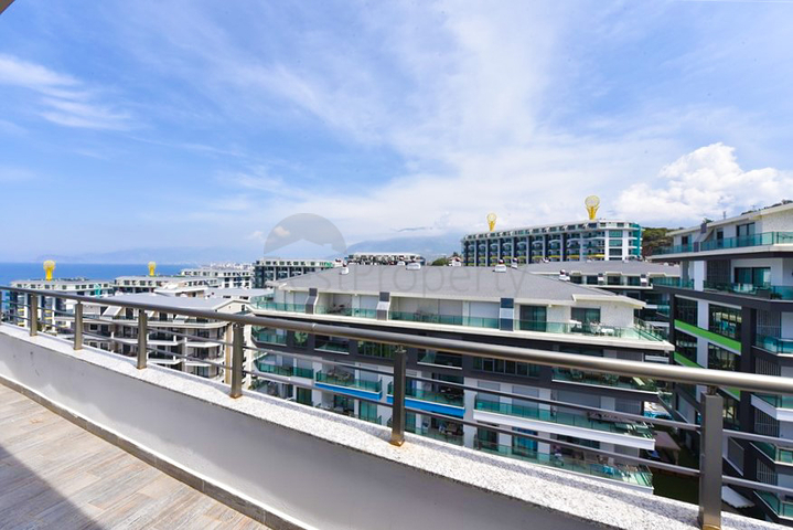 Розкішний пентхаус з видом на Середземне море в районі Каргиджак