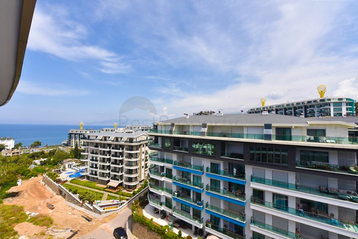 Розкішний пентхаус з видом на Середземне море в районі Каргиджак