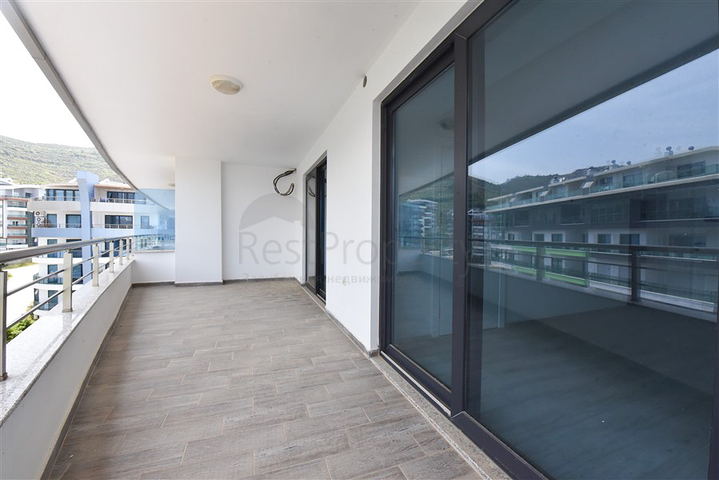 Розкішний пентхаус з видом на Середземне море в районі Каргиджак