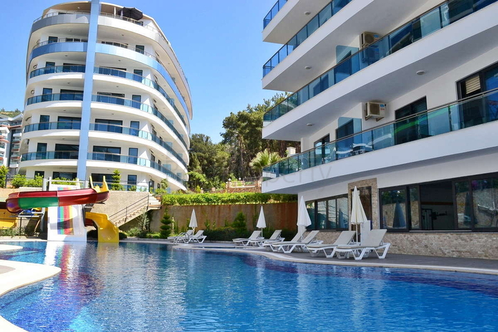 Розкішний пентхаус з видом на Середземне море в районі Каргиджак