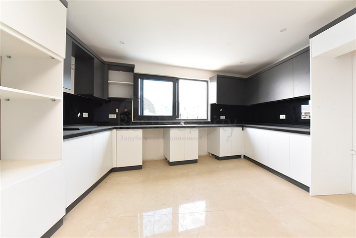 Розкішний пентхаус з видом на Середземне море в районі Каргиджак